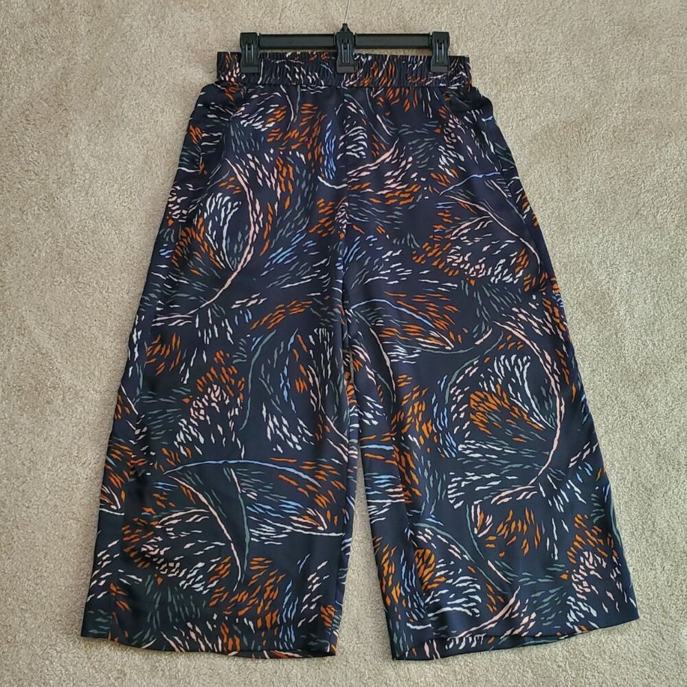 Moda International Straight Legs Cropped Pants. Size S